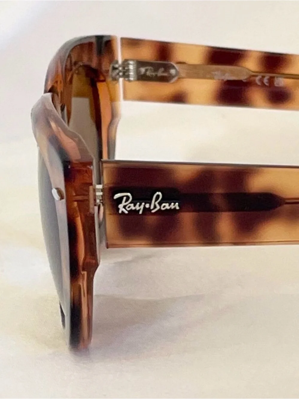 Ray-Ban NWT Tortoiseshell Cat Eye Sunglasses - Brown Tortoise Frame
